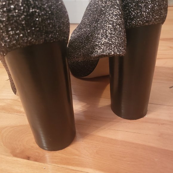 Aldo sock ankle boots. - Picture 3 of 7